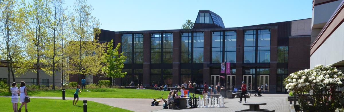 Students walking in Quad near Syre