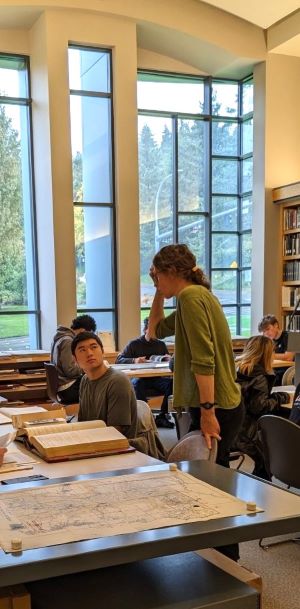 Engineering in Context students use materials at the Center for Pacific Northwest Studies